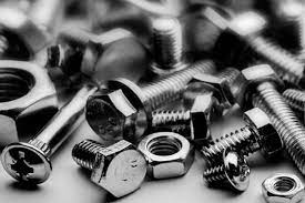 Parafusos, conexões e tanques industriais: conheça mais sobre!